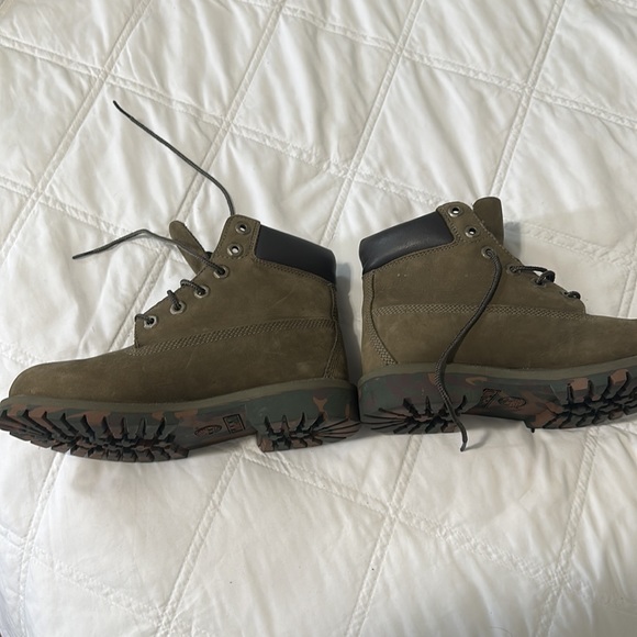 Timberlands - Picture 2 of 4